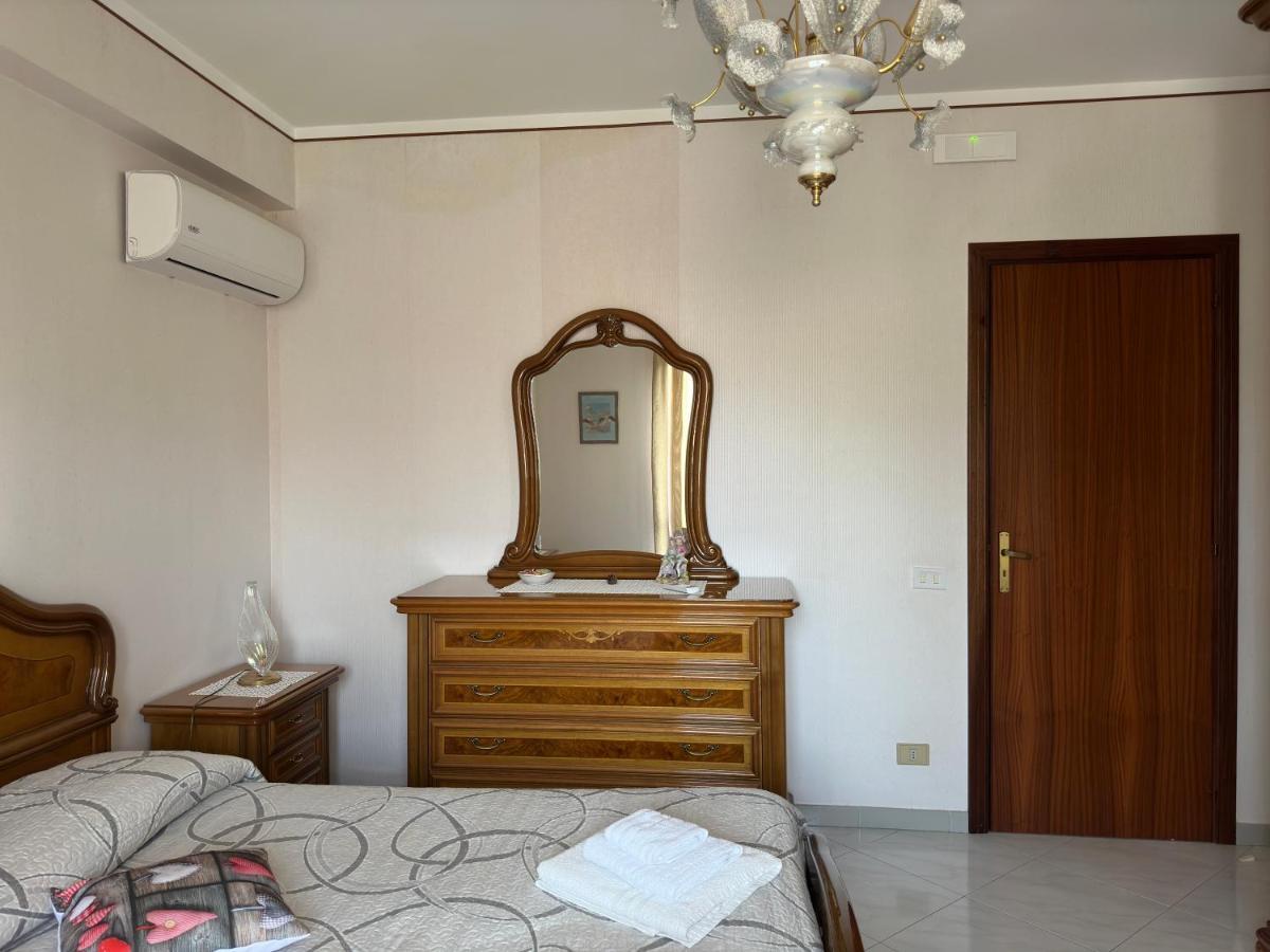 La Pigna Delle Aci Apartment 阿奇雷亚莱 外观 照片