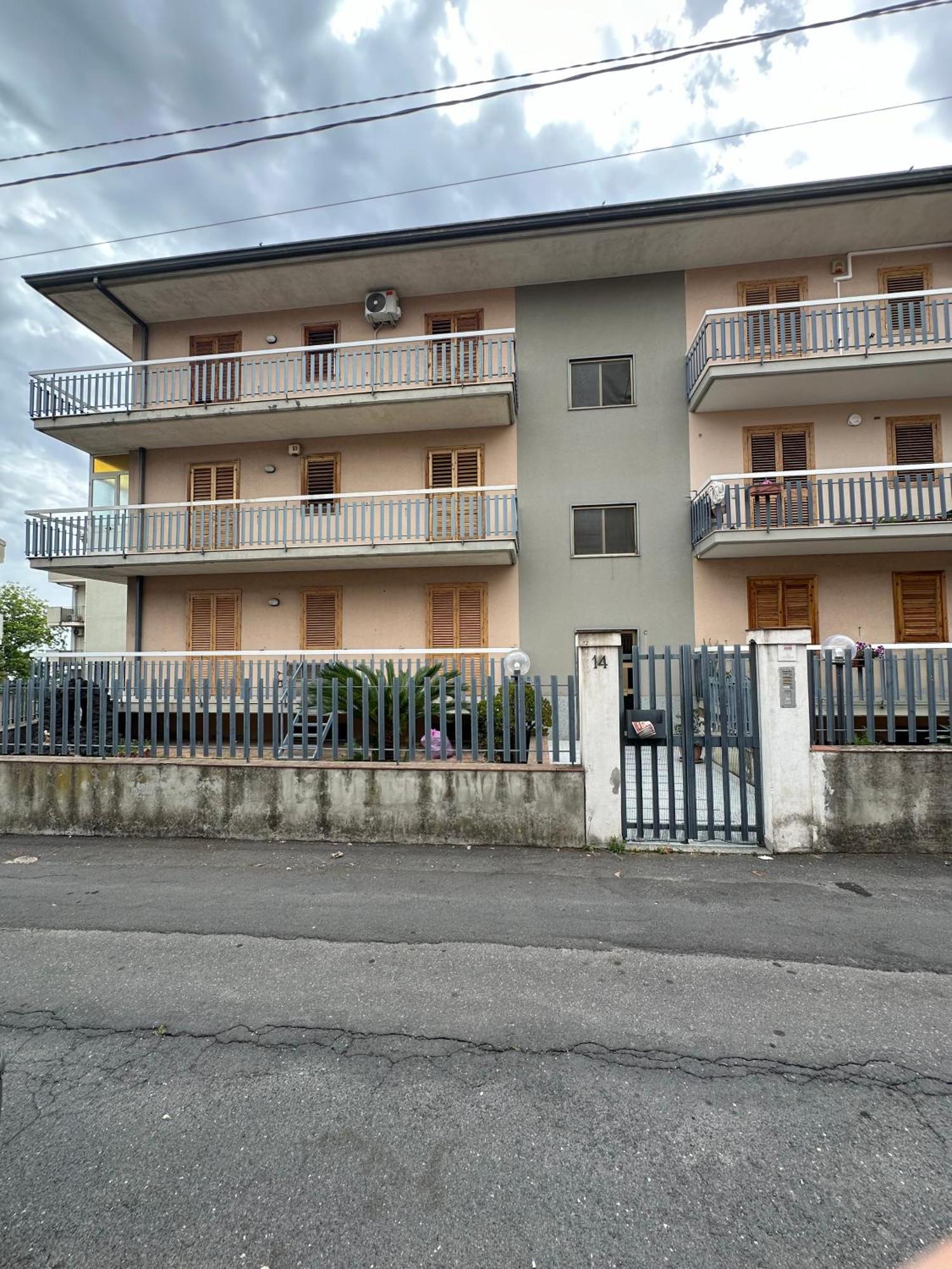 La Pigna Delle Aci Apartment 阿奇雷亚莱 外观 照片